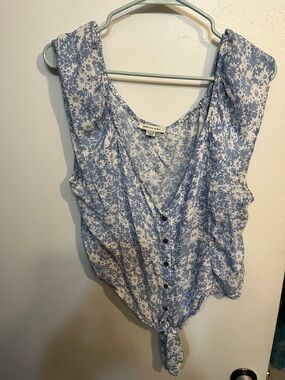 American Eagle Outfitters Light Blue & White Floral Button-Front Tie Hem Tank